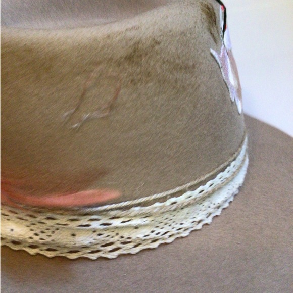 NEW! Wyeth X Ruxpinsrags Summer Songbird Beige Rancher with Pink Feather Accents